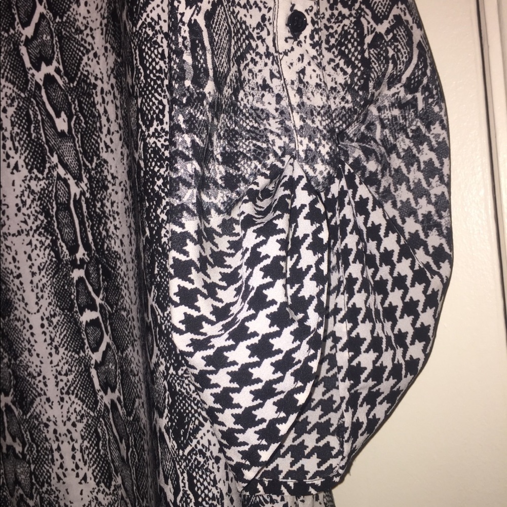 Plus Size Top - Picture 4 of 6